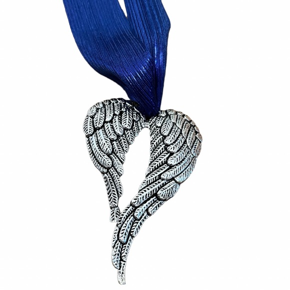 Angel Wings Car Rearview Mirror Hanger - Picture 2 of 3